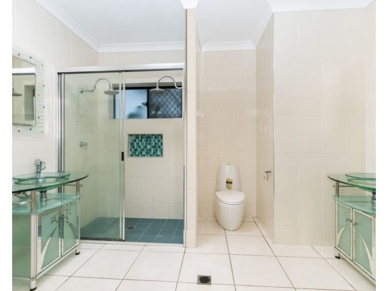 4 Dugong Court, Bushland Beach QLD 4818