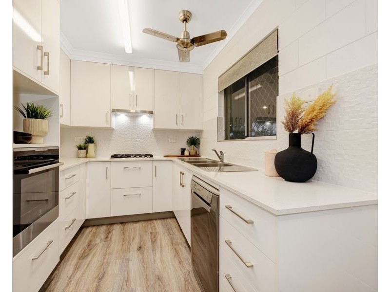 32 Whitsunday Drive, Kirwan QLD 4817