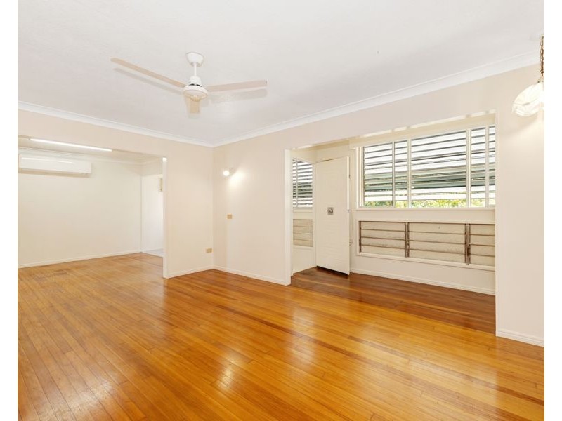 216 Charles Street, Cranbrook QLD 4814