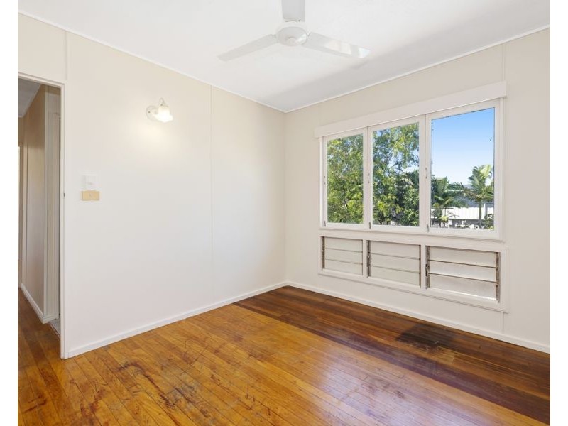 216 Charles Street, Cranbrook QLD 4814