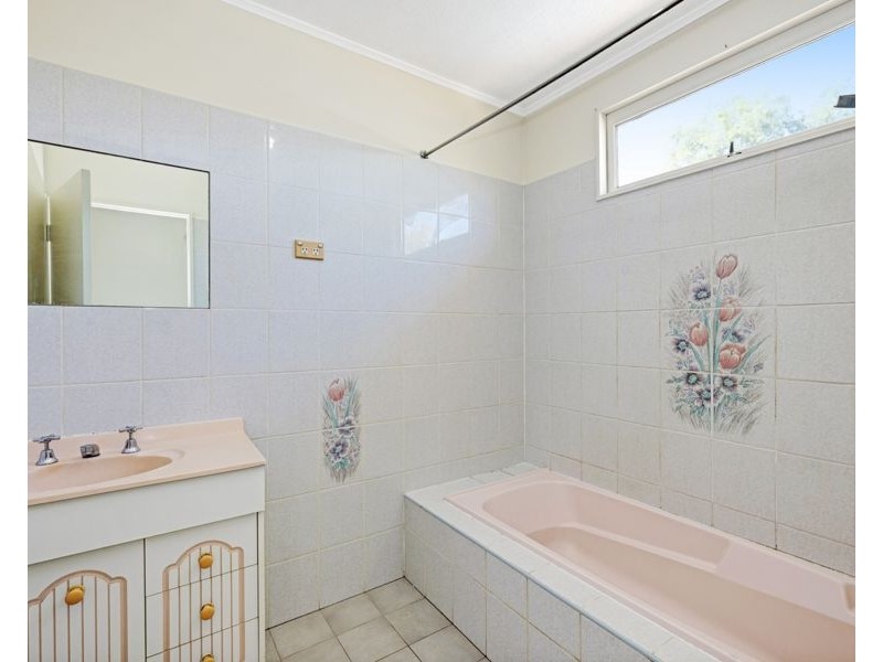 216 Charles Street, Cranbrook QLD 4814