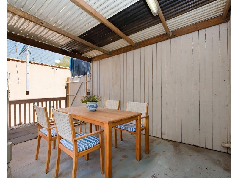 2/12 Knapp Street, Townsville City QLD 4810