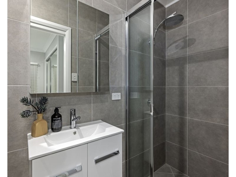 2a/5a Hugh Street, West End QLD 4810