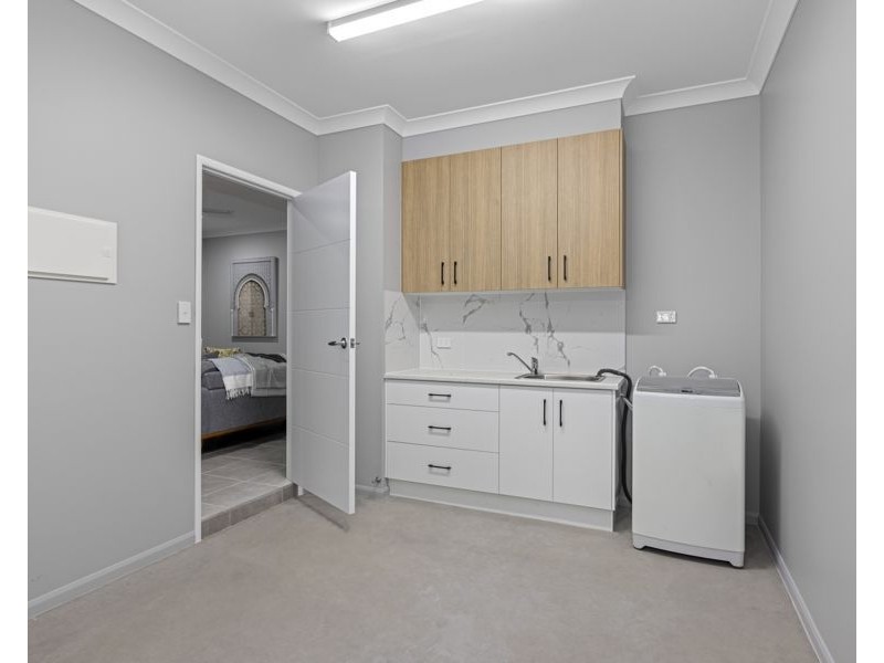 2b/5a Hugh Street, West End QLD 4810