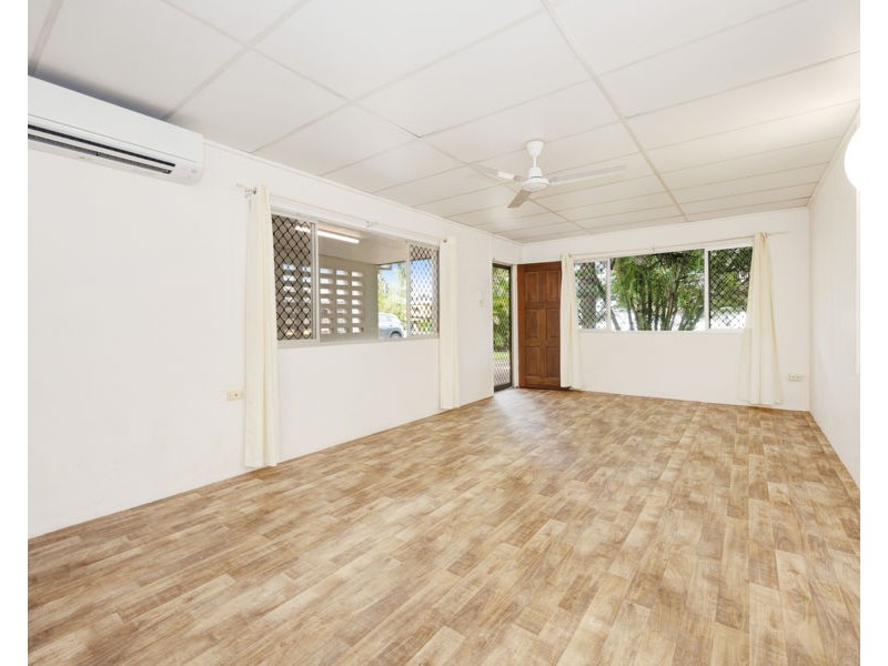 2/16 Bay Street, Pallarenda QLD 4810