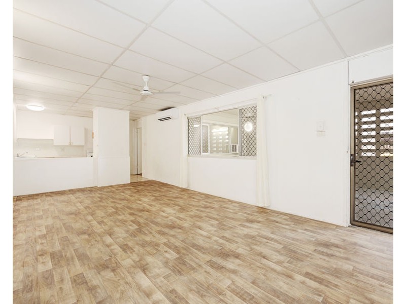 2/16 Bay Street, Pallarenda QLD 4810