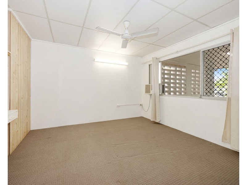 2/16 Bay Street, Pallarenda QLD 4810