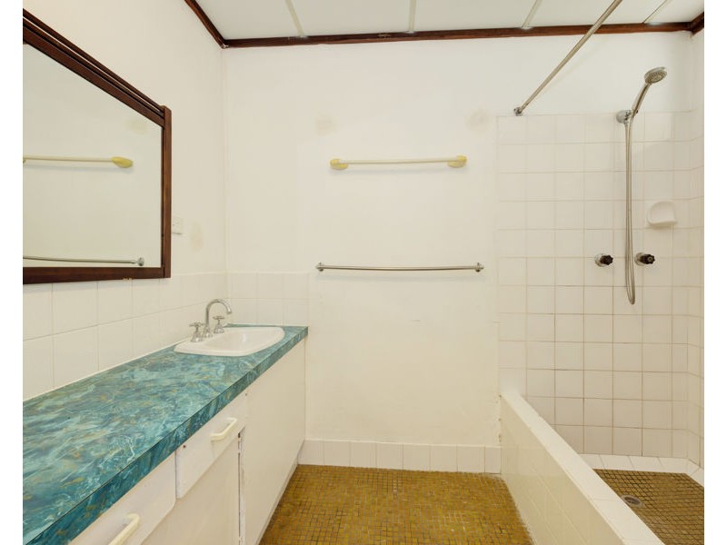 2/16 Bay Street, Pallarenda QLD 4810