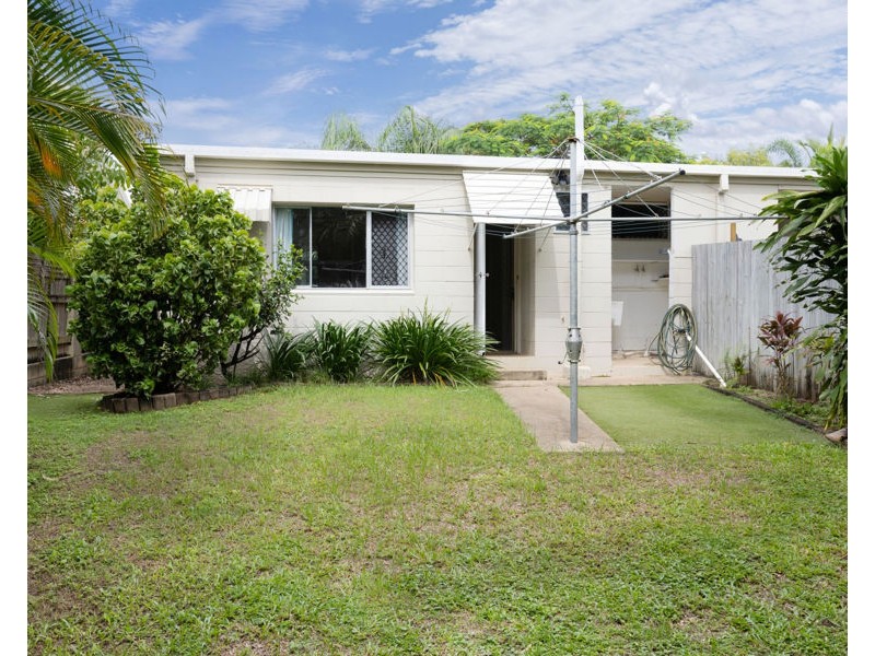 2/16 Bay Street, Pallarenda QLD 4810