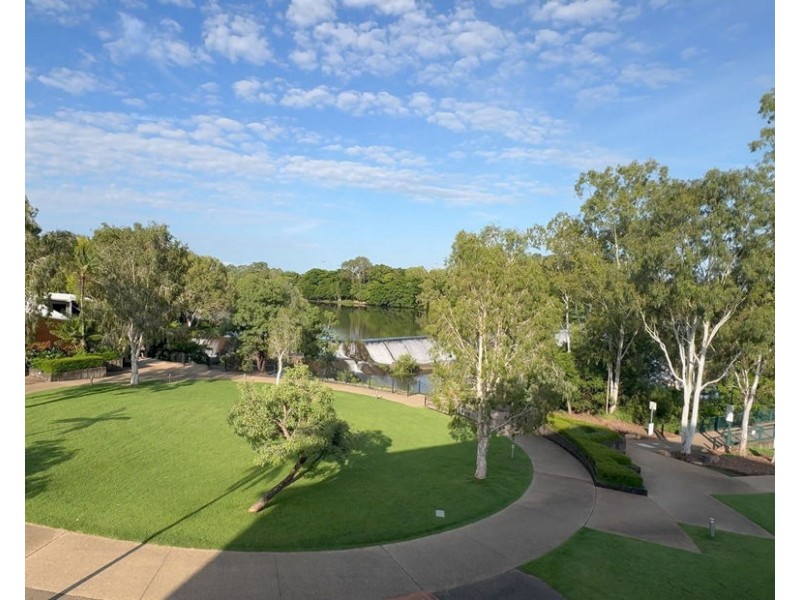 8/237-239 Riverside Boulevard, Douglas QLD 4814