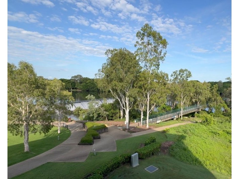 8/237-239 Riverside Boulevard, Douglas QLD 4814