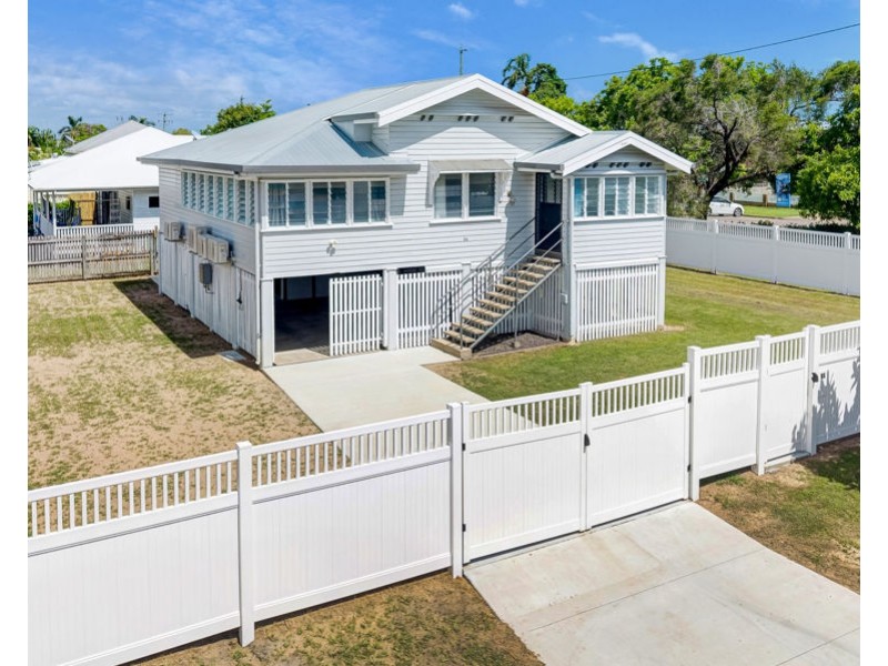 54 Henry Street, West End QLD 4810