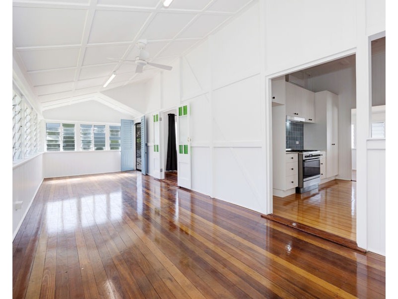 54 Henry Street, West End QLD 4810