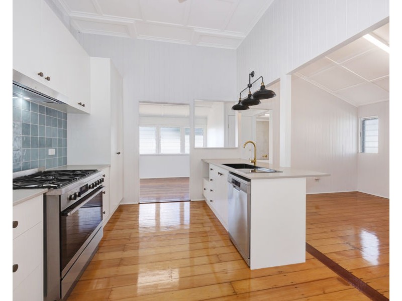 54 Henry Street, West End QLD 4810