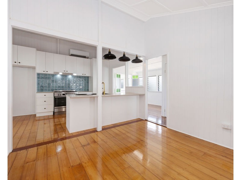 54 Henry Street, West End QLD 4810