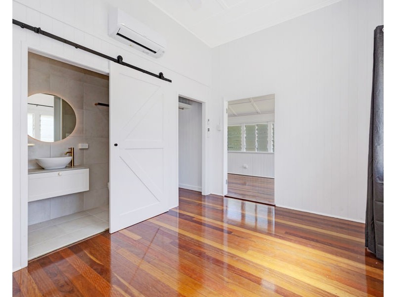 54 Henry Street, West End QLD 4810