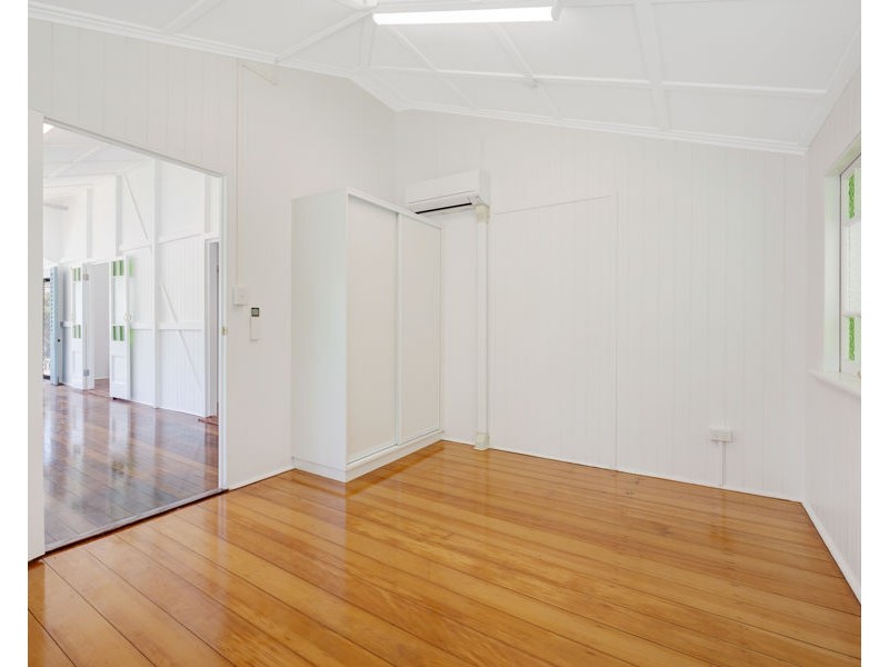 54 Henry Street, West End QLD 4810