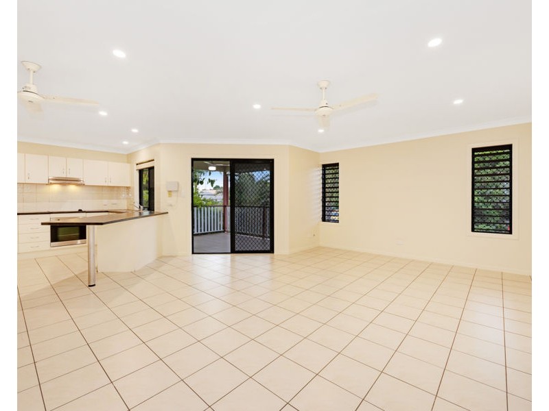 2/70 Livingstone Street, West End QLD 4810