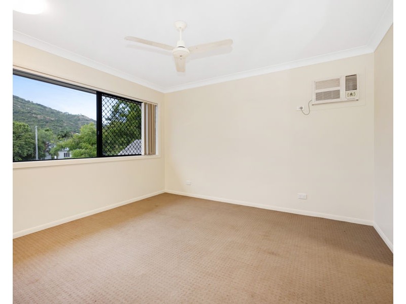 2/70 Livingstone Street, West End QLD 4810