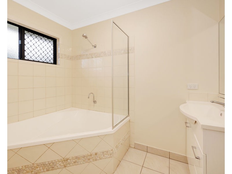 2/70 Livingstone Street, West End QLD 4810