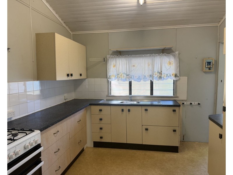 3 Lamington Road, West End QLD 4810