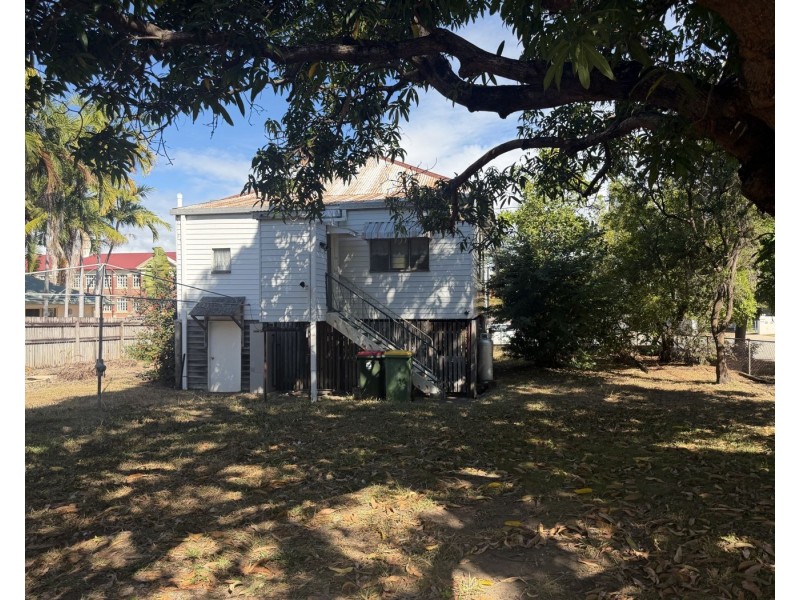 3 Lamington Road, West End QLD 4810
