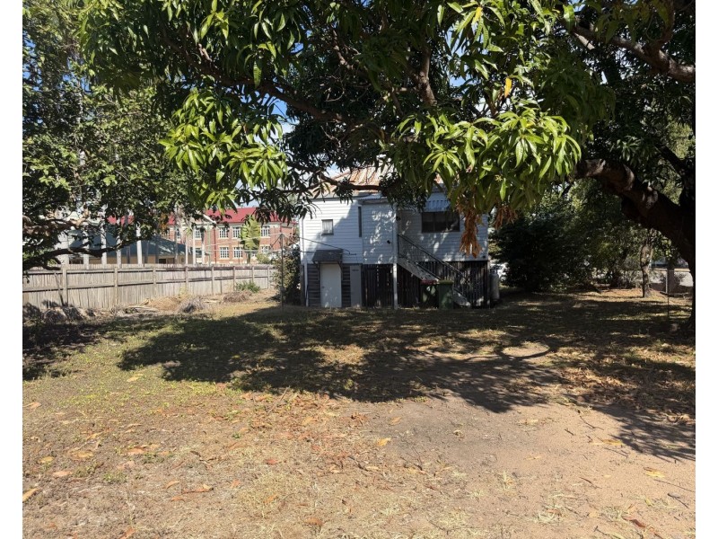3 Lamington Road, West End QLD 4810