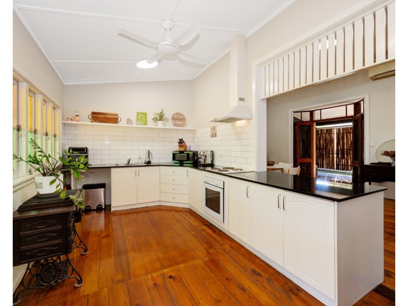 2 Lamington Road, West End QLD 4810