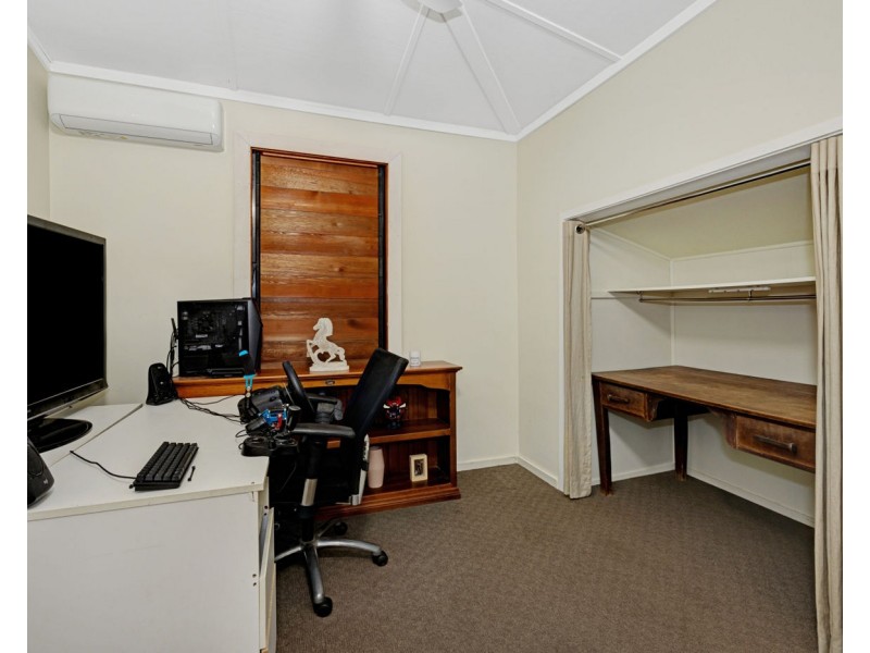 2 Lamington Road, West End QLD 4810