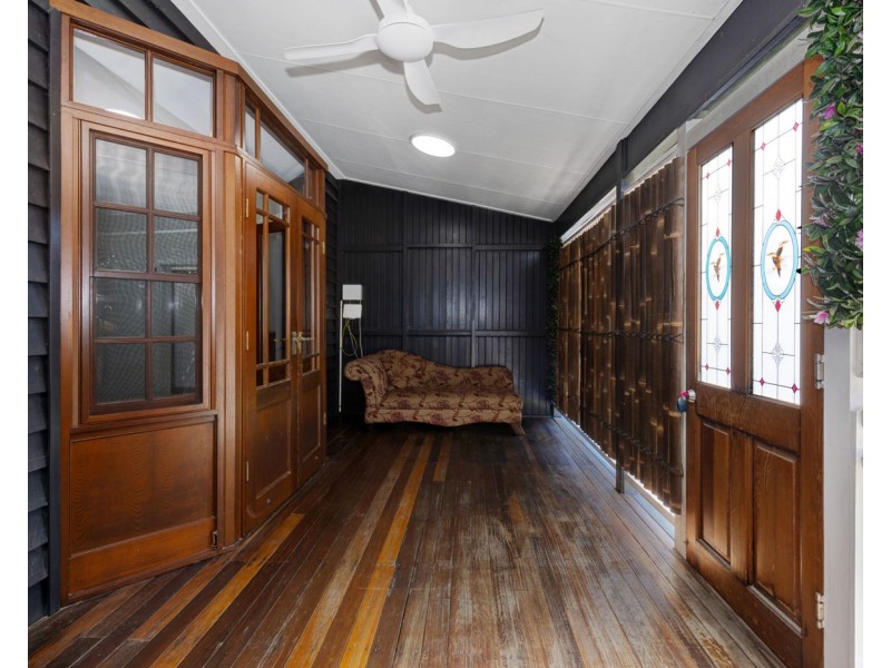 2 Lamington Road, West End QLD 4810