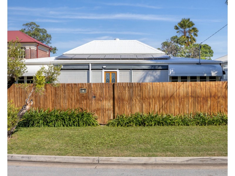 2 Lamington Road, West End QLD 4810