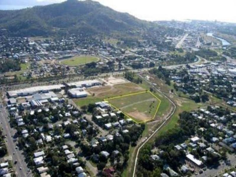 31 Albany Road, Hyde Park QLD 4812