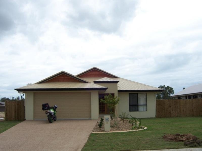 Bushland Beach QLD 4818