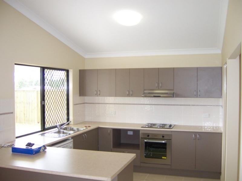 Bushland Beach QLD 4818