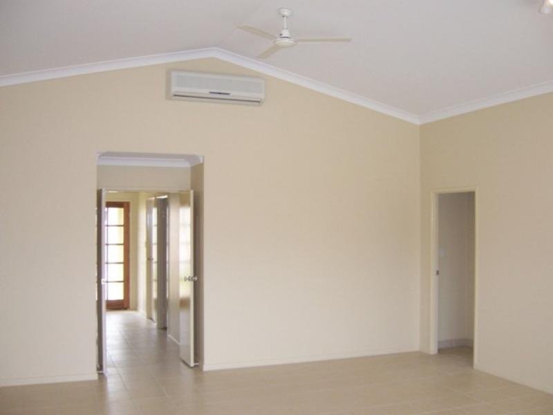 Bushland Beach QLD 4818