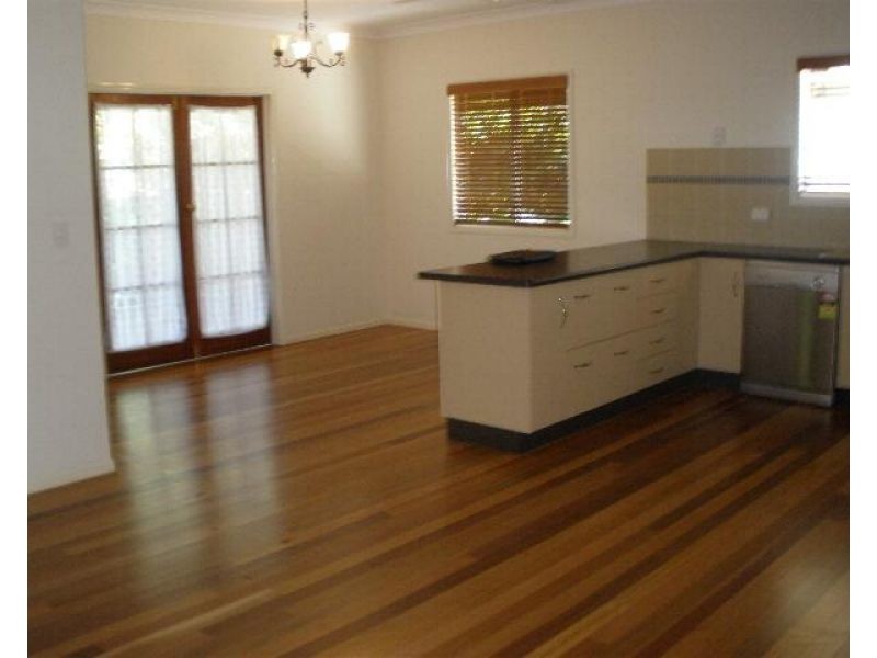 30 Ralston Street, West End QLD 4810
