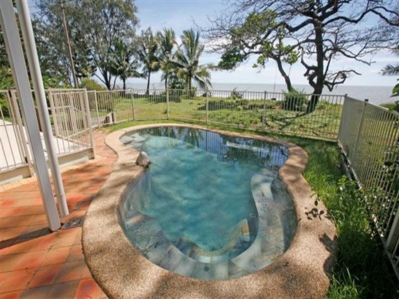 Saunders Beach QLD 4818