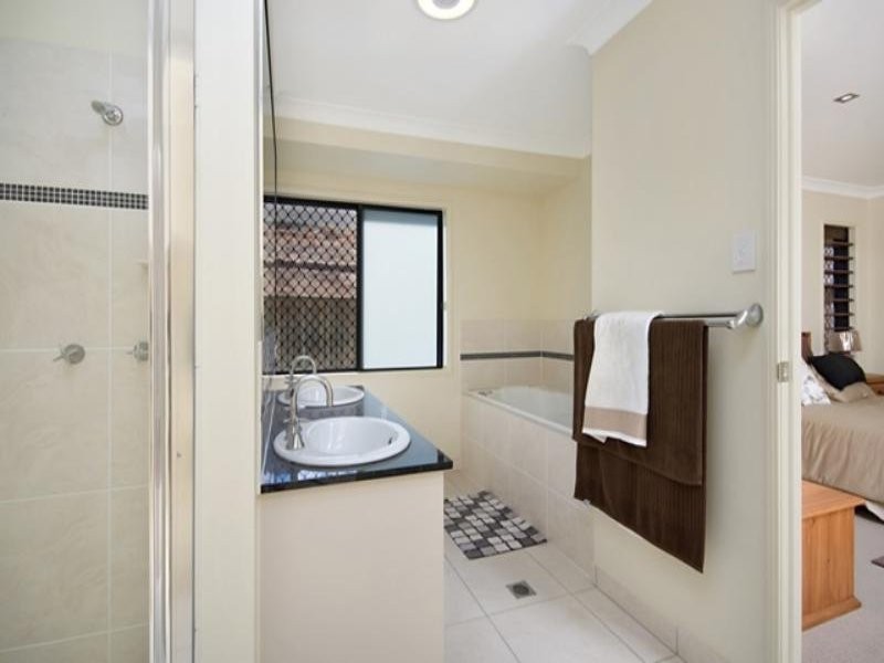 11 Jindalee Crs, Douglas QLD 4814