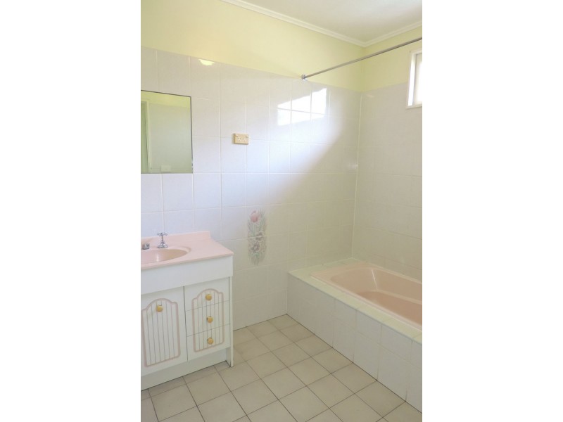 216 Charles Street, Cranbrook QLD 4814