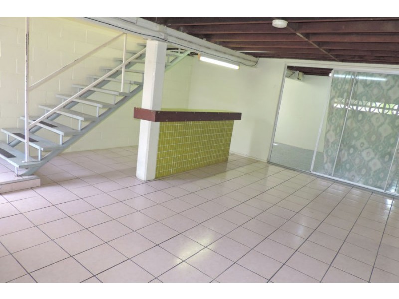 216 Charles Street, Cranbrook QLD 4814