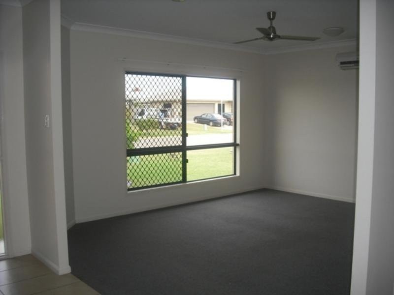 21 Daintree Drive, Bushland Beach QLD 4818