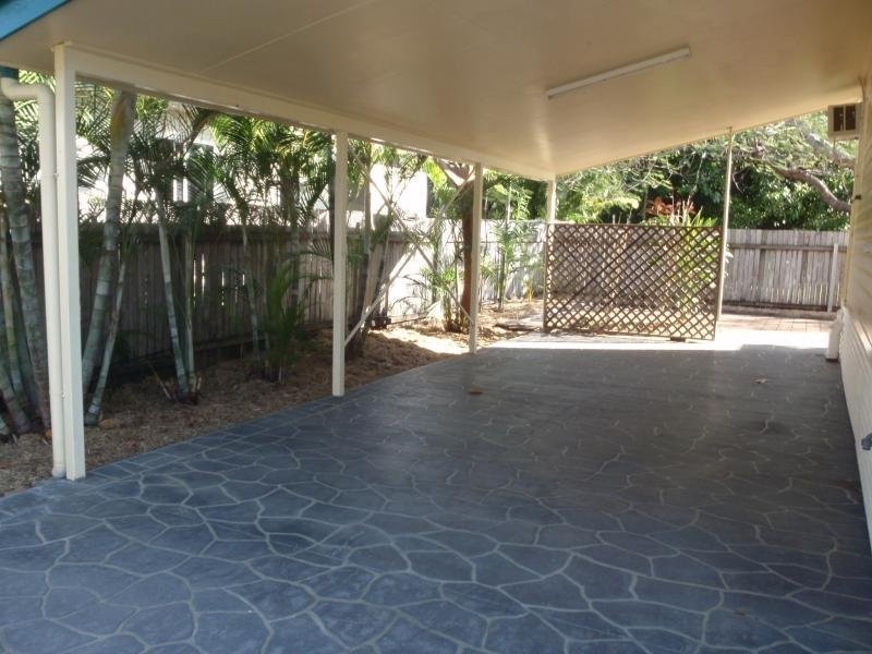 32 Goldring Street, Hermit Park QLD 4812