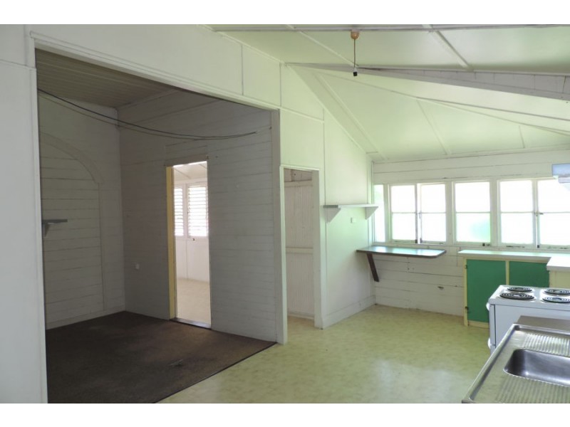 2/122 Queens Road, Hermit Park QLD 4812