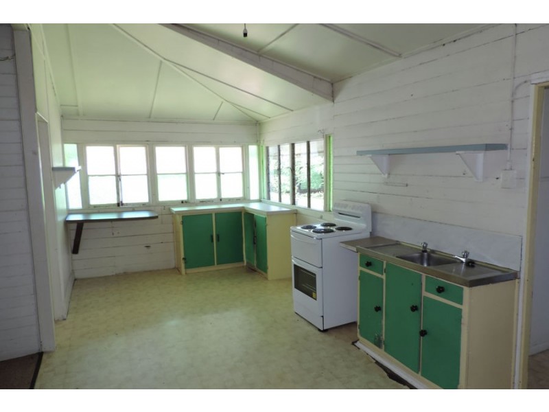 2/122 Queens Road, Hermit Park QLD 4812