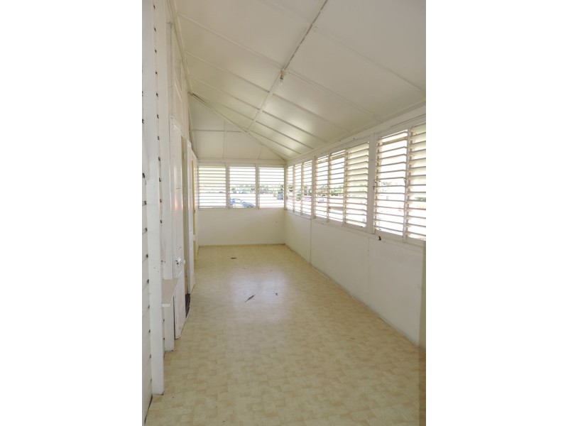 2/122 Queens Road, Hermit Park QLD 4812