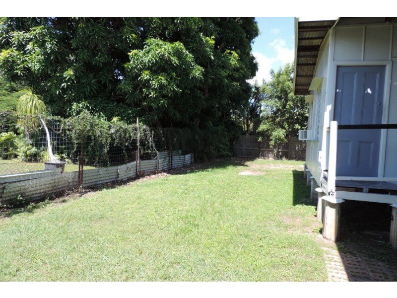 2/122 Queens Road, Hermit Park QLD 4812