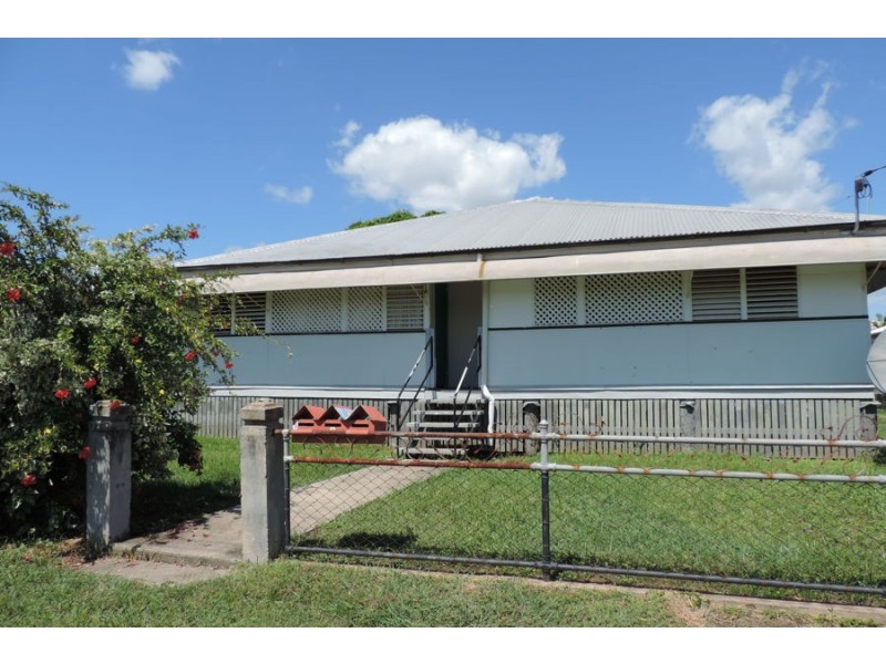 2/122 Queens Road, Hermit Park QLD 4812