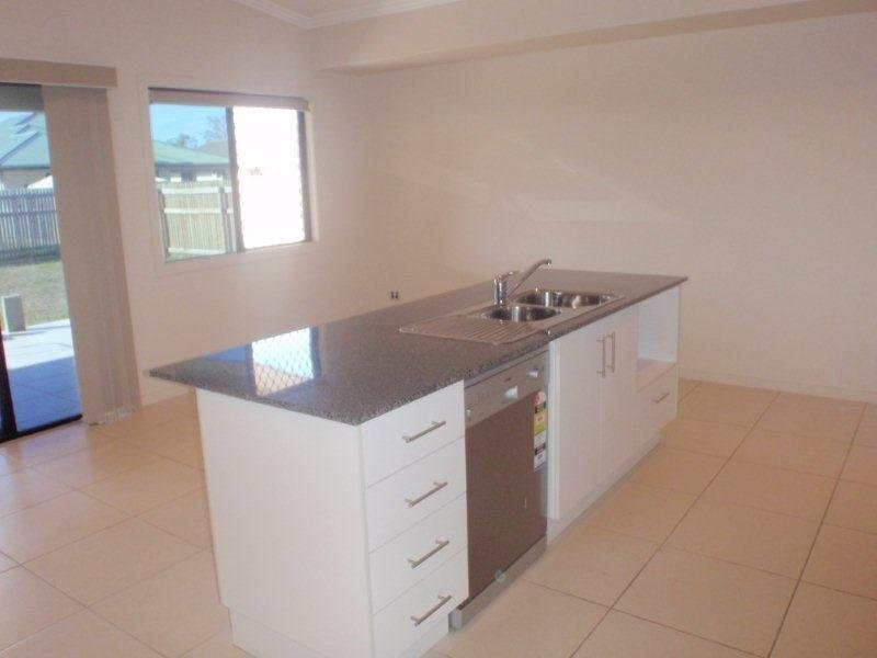 Bushland Beach QLD 4818