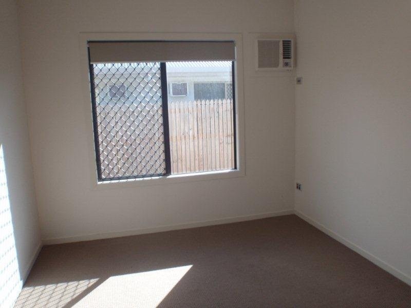 Bushland Beach QLD 4818