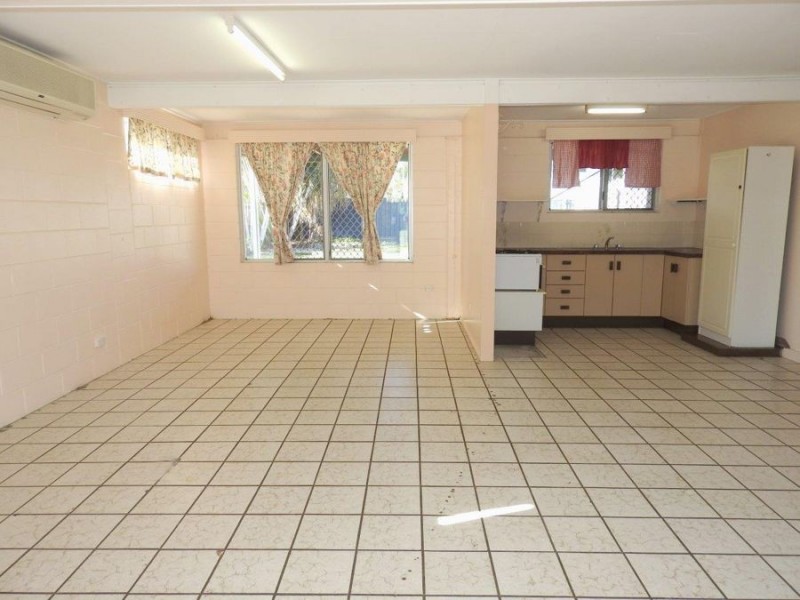 16 Ives Street, Kirwan QLD 4817